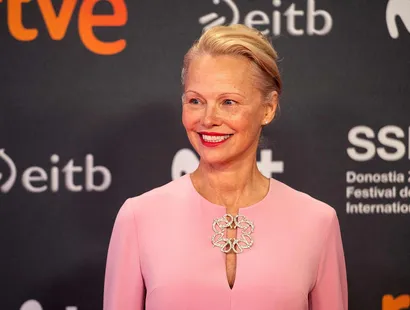 Pamela Anderson deslumbra en el Festival de San Sebastián con su regreso a la gran pantalla