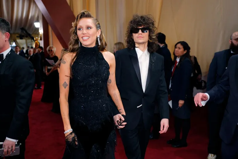 Miley Cyrus y Maxx Morando anuncian su compromiso tras cuatro años de relación