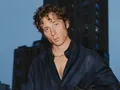 Jeremy Allen White es el nuevo rostro masculino de Louis Vuitton
