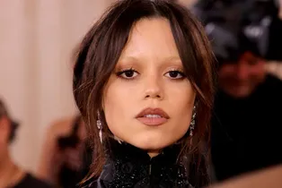 Jenna Ortega genera preocupación entre sus seguidores por su cambio físico