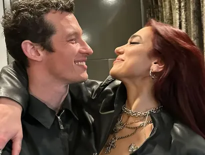 Dua Lipa confirma su compromiso con Callum Turner