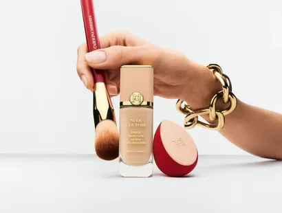 Piel radiante y natural: Carolina Herrera presenta Nude Couture Serum Foundation en el país