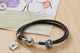 Regalos para el Día del Padre: Pandora presenta joyas inspiradas en los viajes y el fútbol