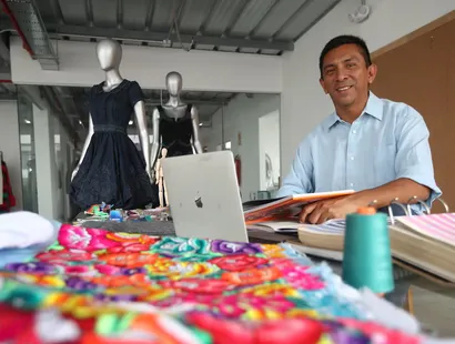 Jorge Luis Salinas deslumbra en Milán Fashion Week 2025 con su colección inspirada en la Amazonía peruana