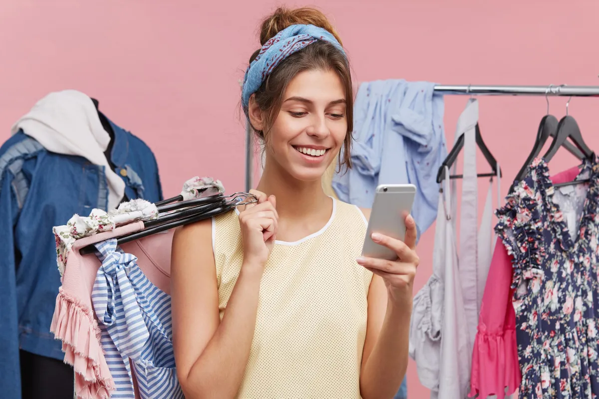 Cómo vender tu marca de ropa por E-Commerce: Todo lo que necesitas saber para triunfar en el mercado digital.