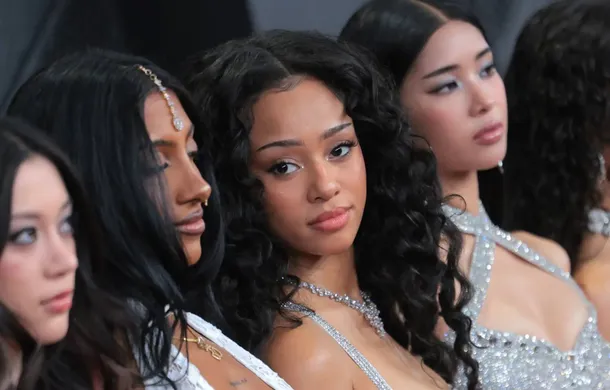 Miembro de KATSEYE, Manon Bannerman, anuncia pausa temporal para priorizar su salud