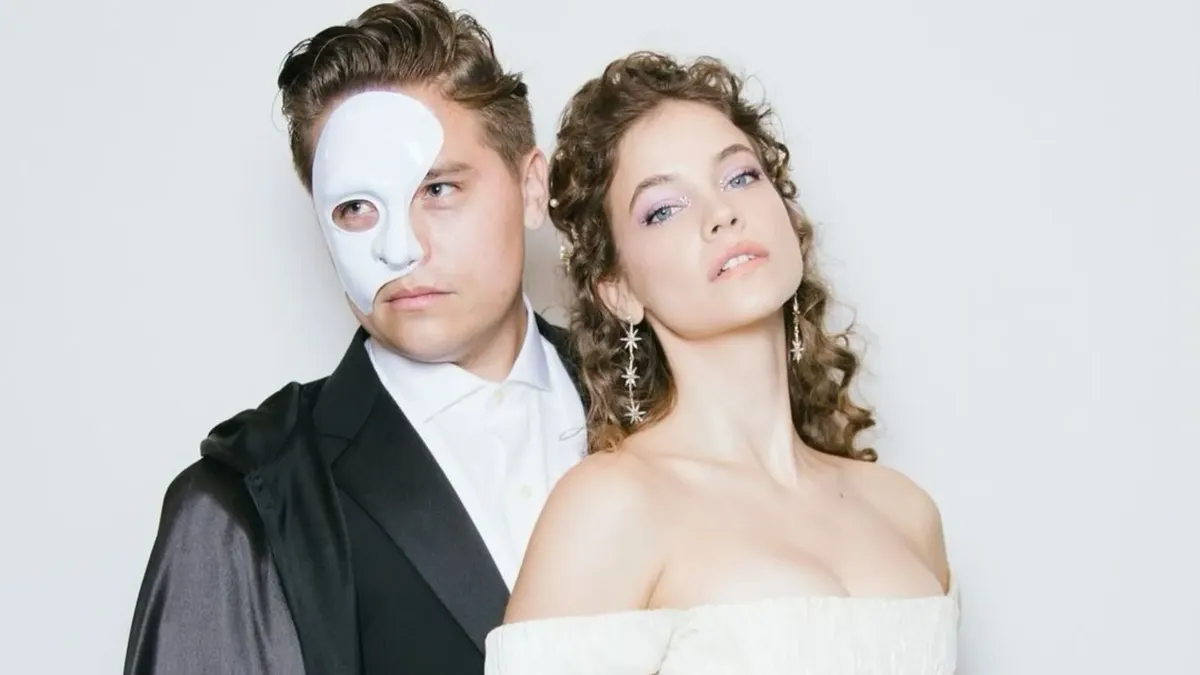 Dylan Sprouse y Barbara Palvin conquistan Halloween con “El Fantasma de la Ópera”