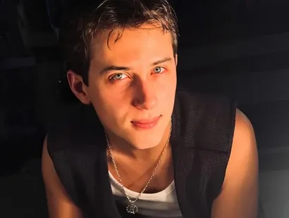 El peruano Alejandro Aramburú debuta en Santos Bravos, la primera boyband latina de HYBE