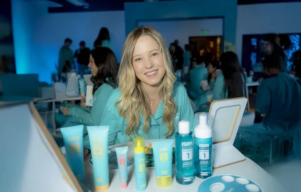ISDIN celebra una noche de autocuidado con su primera pijamada de skincare junto a Acniben