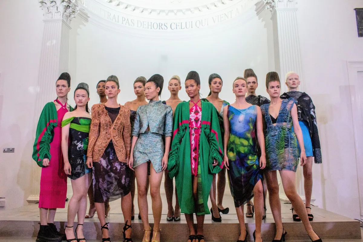 Genaro Rivas brilla en la London Fashion Week con su colección sostenible “Marvel Hill”