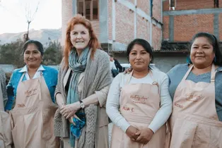 La duquesa de York visita Perú y llama a apoyar la educación infantil