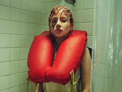 Lady Gaga presenta “Disease”, el primer adelanto de su próximo álbum de estudio, “Harlequin”